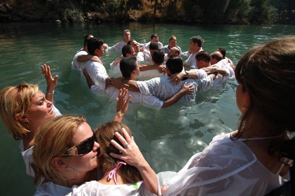 Безблагодатно также крещение в любых неопротестантских сектах