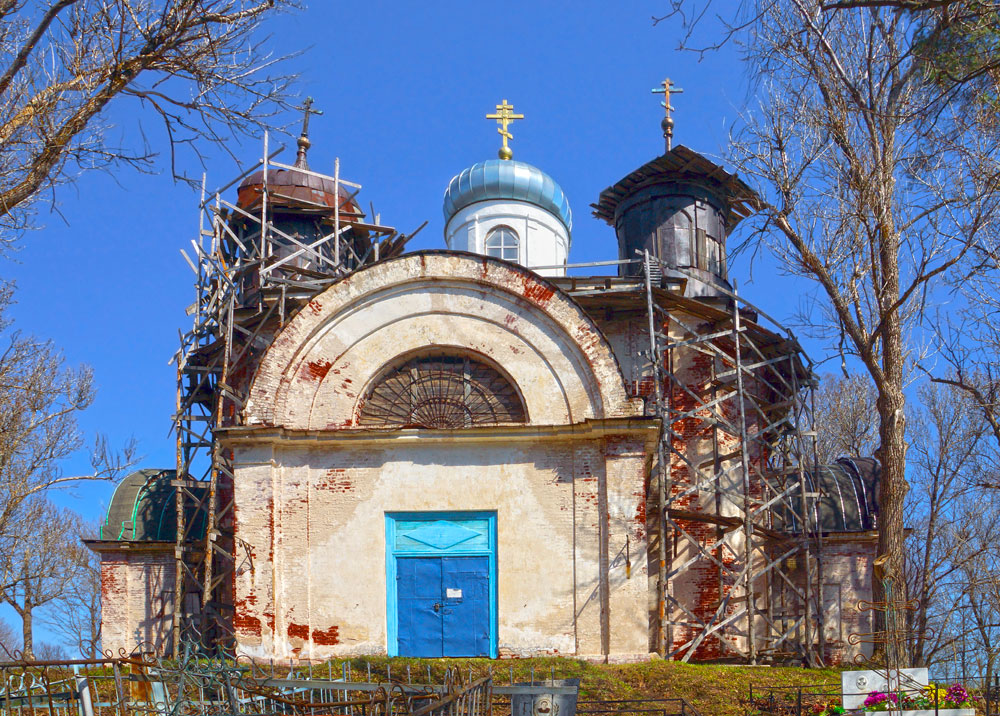 Церковь Георгия Победоносца – каменный храм в деревне Новгородке, построенный в 1854–1860 гг. на месте более древней деревянной церкви. В советское время закрыт. В настоящее время постепенно реставрируется.