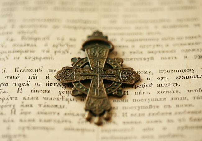 Крест начала 20-го столетия. Этот крест был выпущен в 1913 году в честь 300-летия Дома Романовых. Крест выполнен в традиционном старорусском стиле