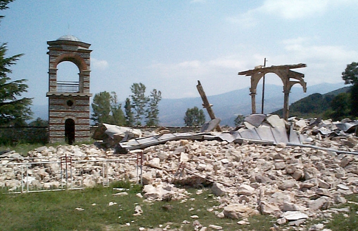 Разрушенные мусульманами-албанцами храмы в Косово