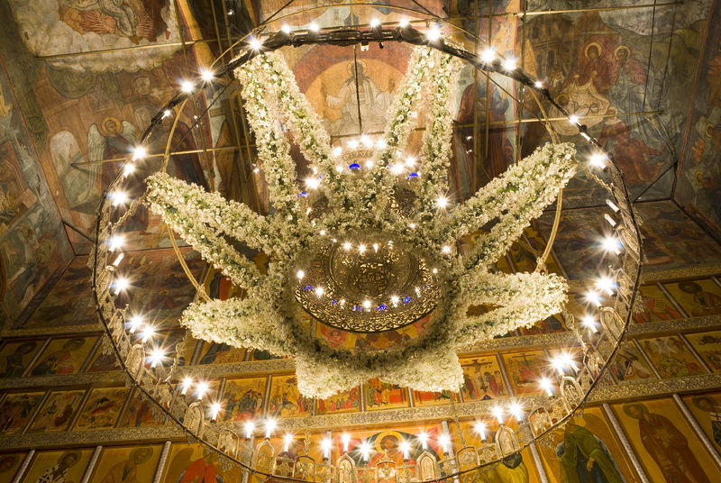 Праздничное украшение хороса на Рождество Христово. Фото: А. Поспелов / Православие.Ru