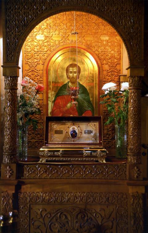 Икона святого мученика Авраамия Болгарского и ковчежец с его мощами (Владимирский Успенский Княгинин монастырь)