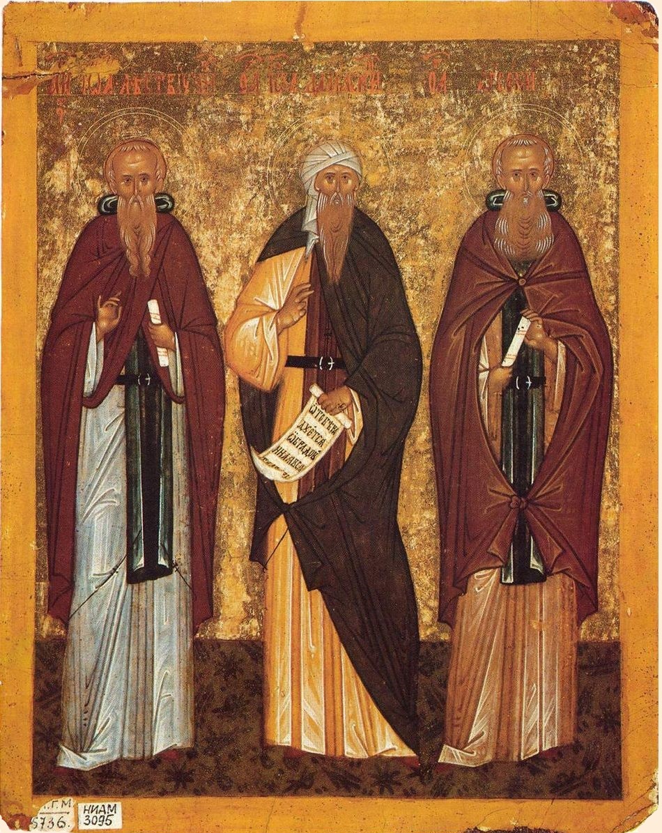 Преподобные Иоанн Лествичник,  Иоанн Дамаскин и Арсений Великий. Икона. 2-я половина XV века (НГОМЗ)
