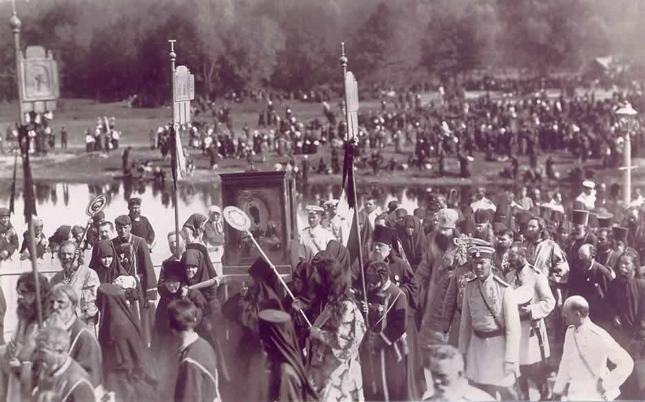 Митрополит Серафим во время Серафимо-Дивеевских торжеств в 1903 году. Крестный ход с иконой Божьей Матери "Умиление"