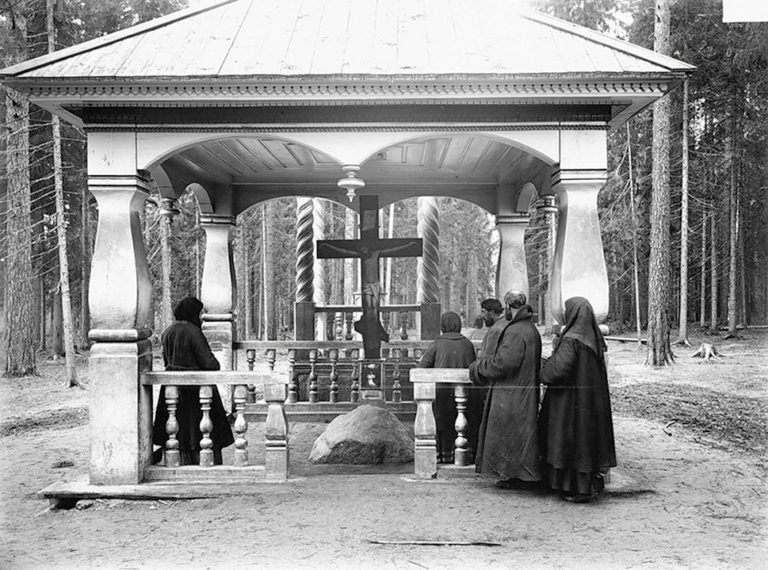 Место, где молился преподобный Серафим Саровский (1903)
