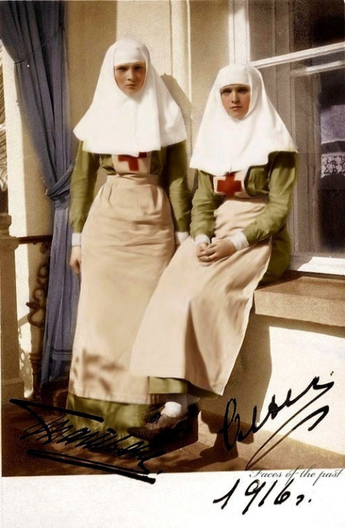 Царевны - служили сестра милосердия в госпитале во время  Первой Мировой войны, 1916 год