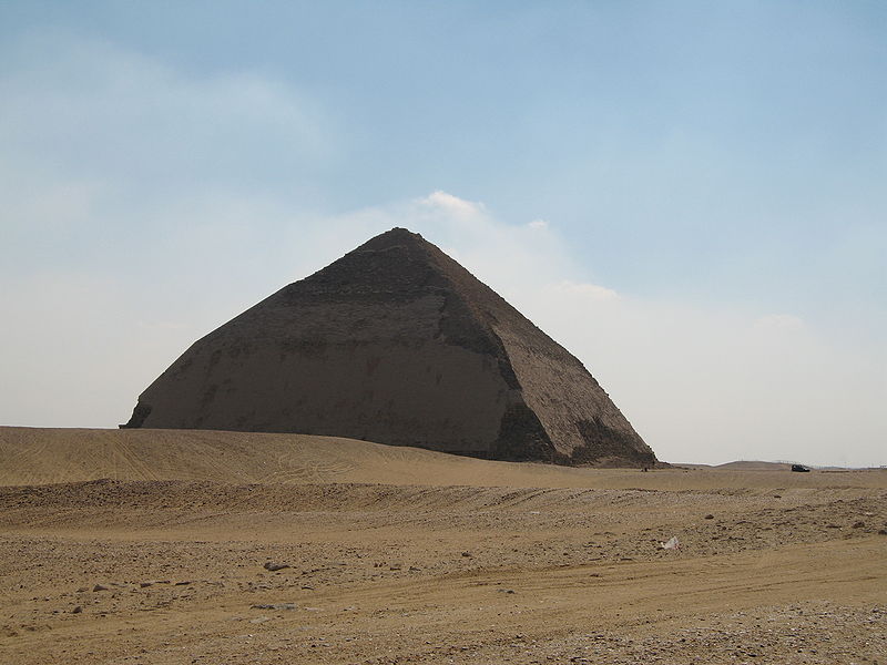 Ломанная пирамида в Дахшуре