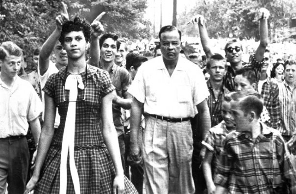 1957 .   -   ,       - Harding High School in Charlotte, North Carolina.   4 