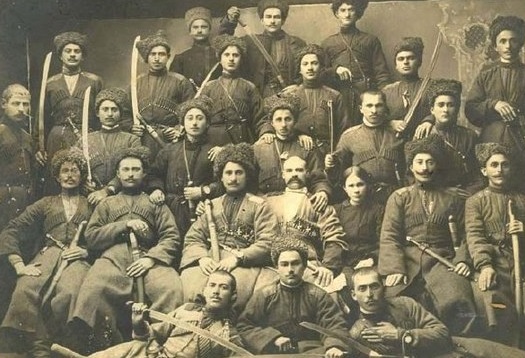Летом 1914 года по приказу Николая II была сформирована Кавказская туземная конная дивизия, вошедшая в историю как "дикая". Её лихие бойцы наводили ужас на врагов, отважно сражаясь на фронтах Первой мировой войны
