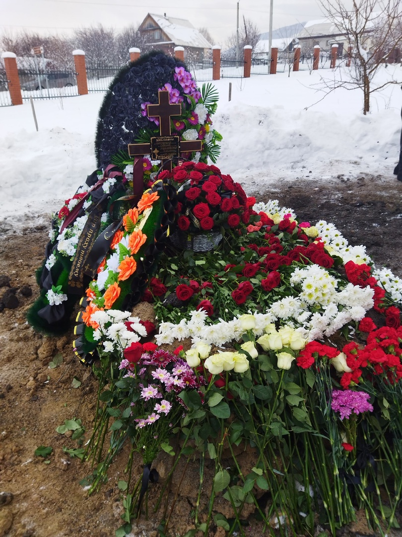 Протоиерей Сергий Ходаковский похоронен 1 января 2023 года у алтаря храма в честь св. Пантелеимона. Могилу он распорядился вырыть его в октябре.