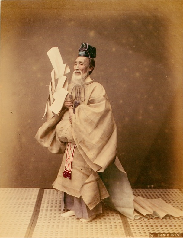 Японский синтоистский священник. Фото конца XIX века