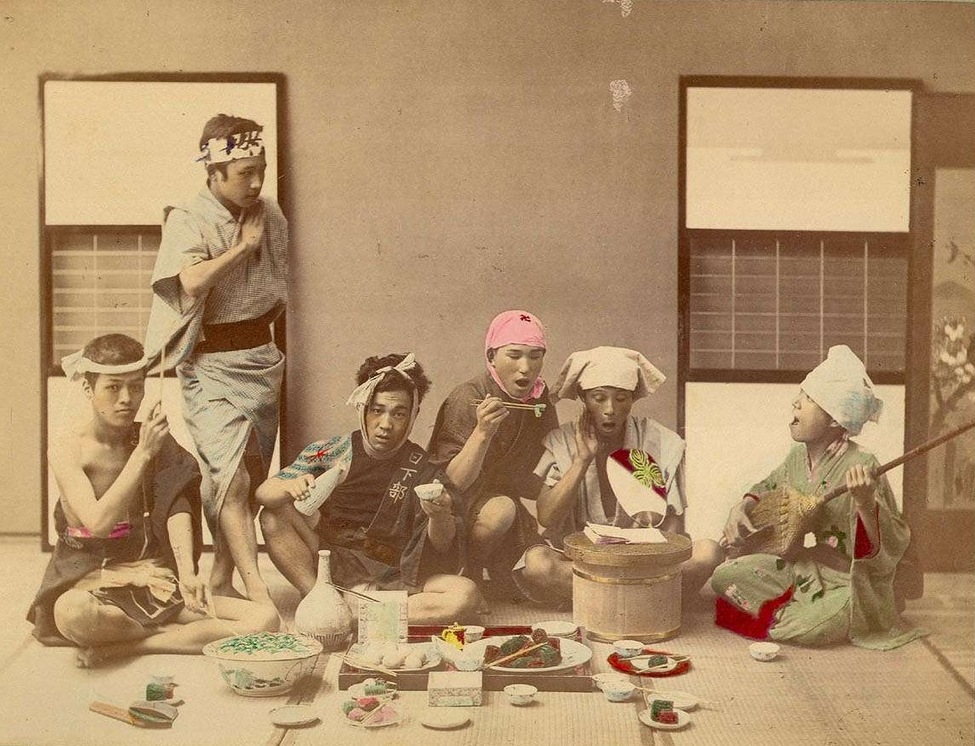 Японские работяги за обедом. Фото конца XIX века