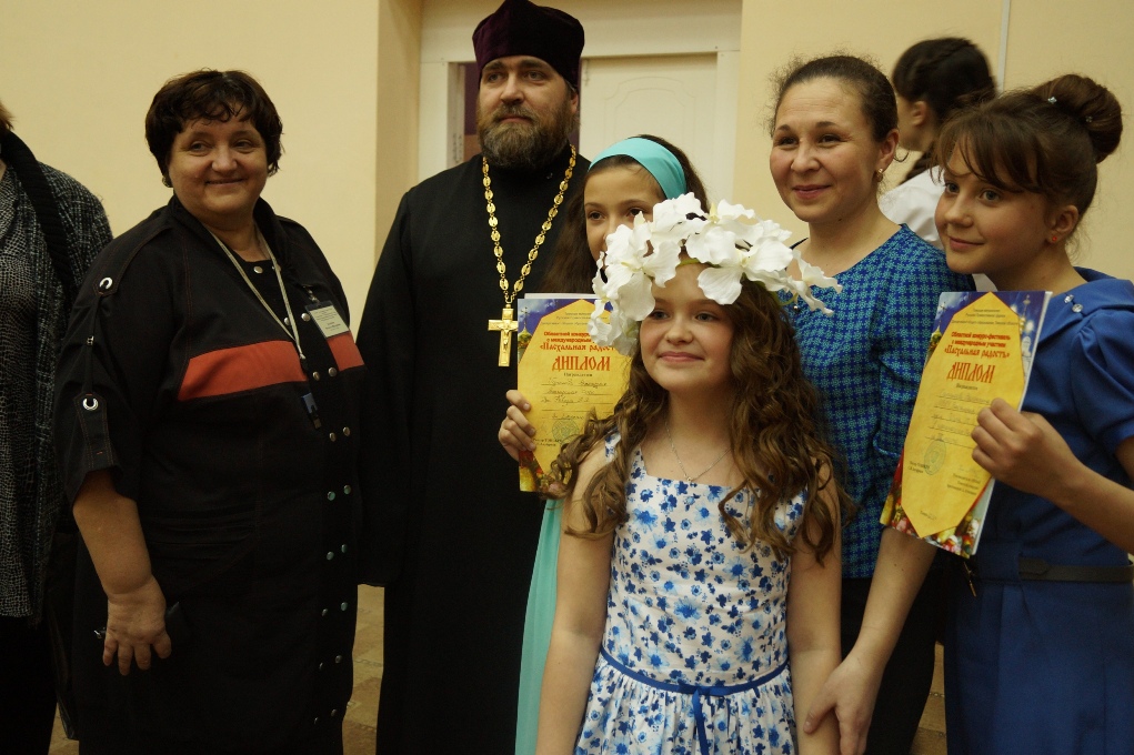 Вручение наград победителям школьного областного фестиваля "Пасхальная радость", ежегодно проводимого в СОШ № 58.