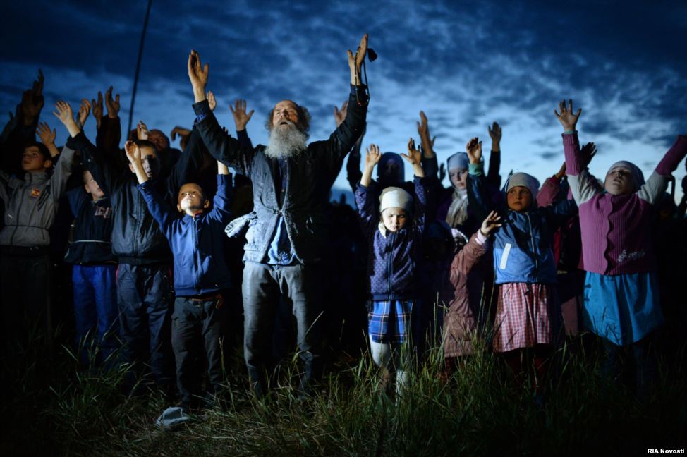 Вечерняя молитва с детьми после костра в Потеряевке