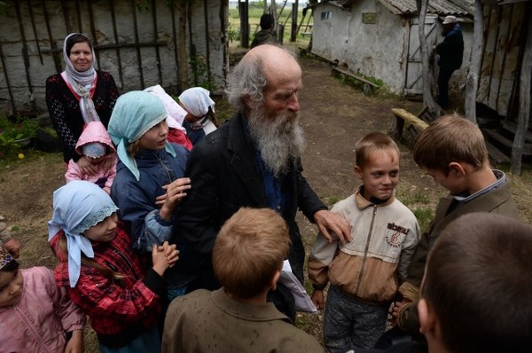 Игнатий Лапкин в детском православном  трудовом лагере-стане в Потеряевке