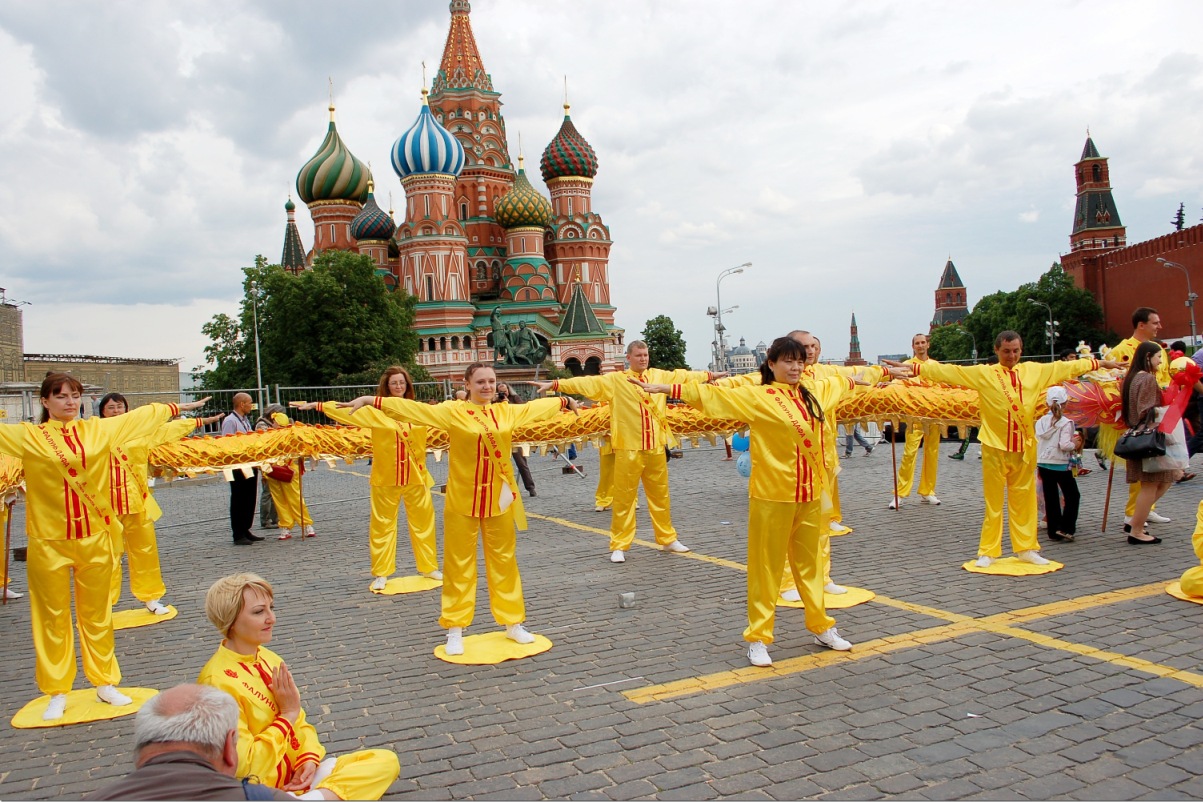 Адепты Фалуньгун устроили шоу на Красной площади
