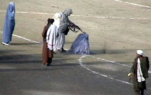 Современные женщины Афганистана. Публичные казни. Попрошайничество. 90% женщин не имеют никакого образования. 80 % женщин выдают замуж насильно, против их воли...