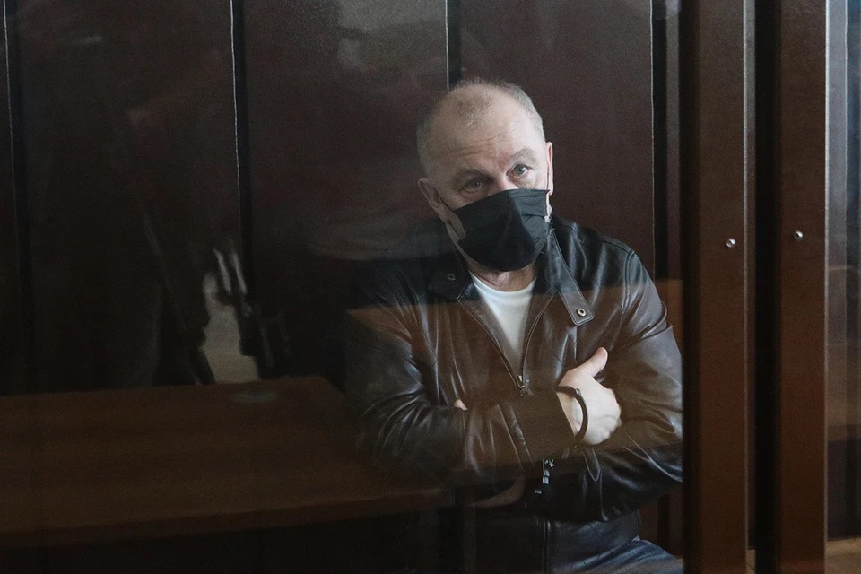 Юрий Цукерман, которого в следствии считали главным финансистом и креативщиком секты, несколько лет был в бегах