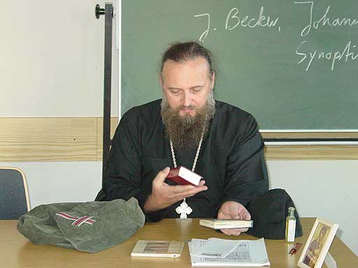 Олег Моленко-Урюпин с виду благообразный православный священник