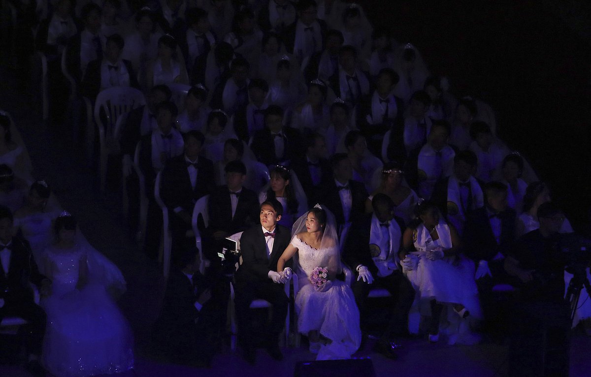 Коллективное бракосочетание мунитов в Южной Корее, организованное Хан Хакчой, вдовой Мун Сон Мёна. Капхён, Южная Корея, 27 августа 2018 года