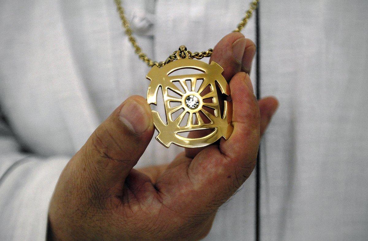 Мунитское ожерелье с символом Церкви объединения