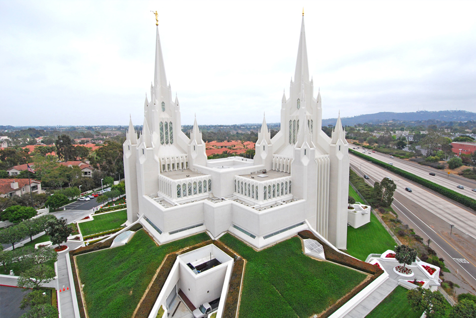 Мормонский "храм" в Ла Хойе (США)