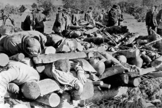 Тела евреев – узников концлагеря "Клоога" (Эстония), расстрелянных перед приходом Красной Армии
