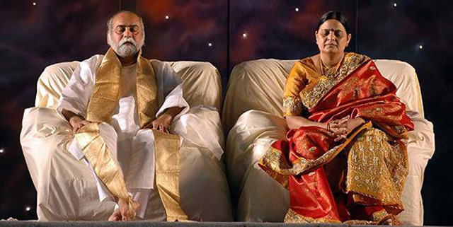 Шри Амма и Шри Багаван - основатели секты  "Университет Единства"