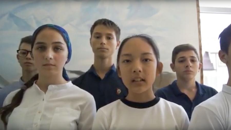 Кадр из видео с учениками из лицея Михаила Щетинина