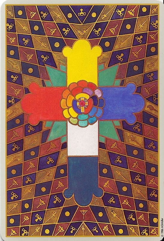 Роза и крест "Золотой Зари" – изображение на рубашке карт Таро Тота, разработанных сатанистом Алистером Кроули