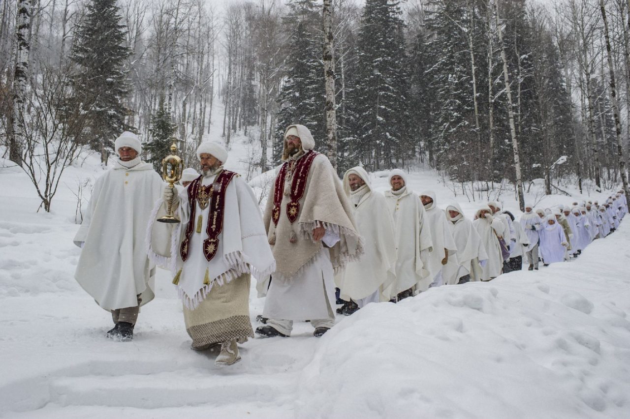 14 января 2019 года, Красноярский край. Последователи Виссариона приходят в Обитель Рассвета. 14 января, в день рождения Виссариона, они отмечают Рождество