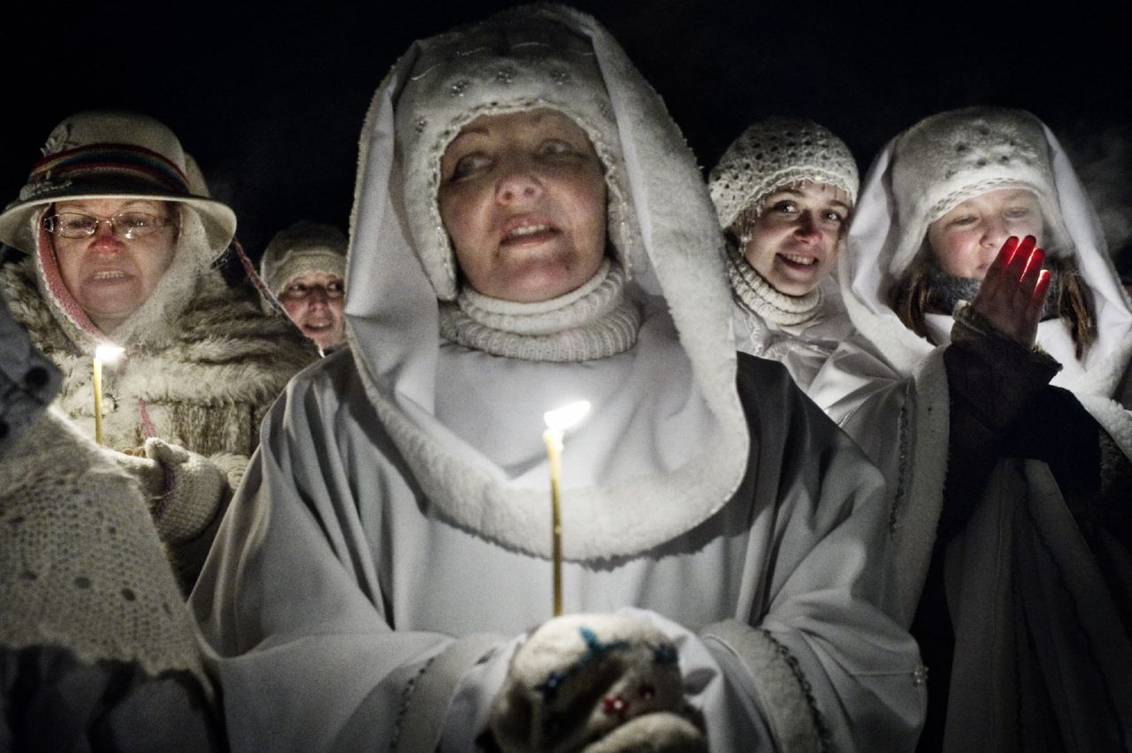 Январь 2011 года, Красноярский край. Ночная литургия перед Рождеством (у виссарионовцев - 14 января, день рождения Виссариона).