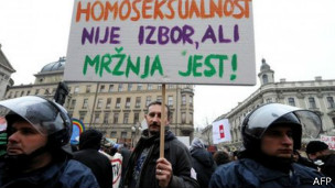 Жители Хорватии на референдуме в воскресенье проголосовали за запрет однополых браков, поддержав таким образом внесение в конституцию страны четкого определения брака как союза мужчины и женщины